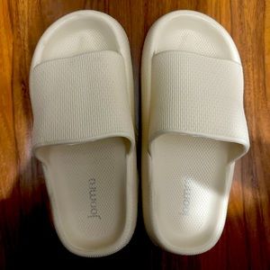 Joomra Pillow Slippers
